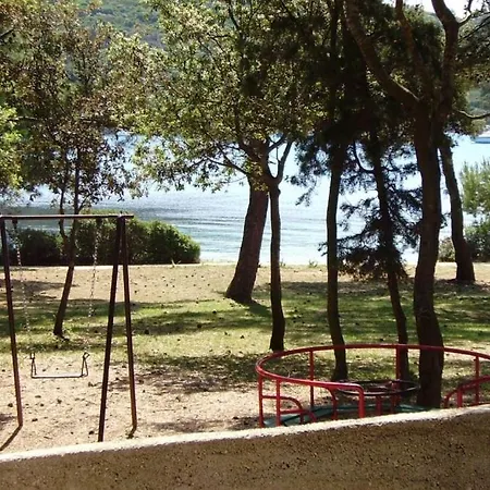 Losinj Terrace Apartment: Comfort For 7 With Modern Amenities * Mali Losinj