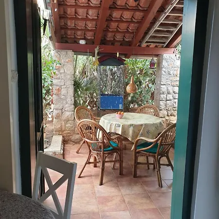Losinj Terrace Apartment: Comfort For 7 With Modern Amenities * Mali Losinj